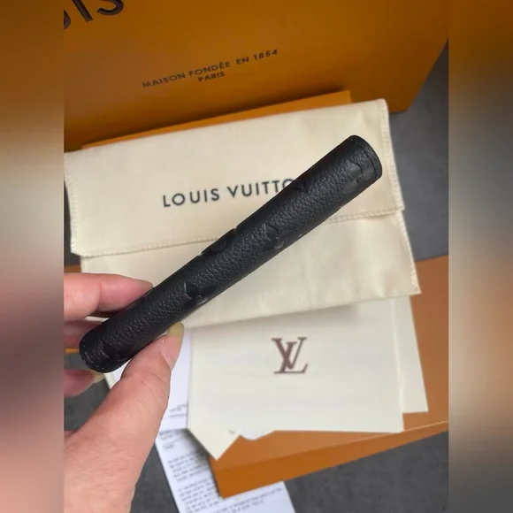 Louis Vuitton Passport Cover - Picture 6 of 11